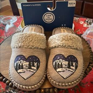 Life Is Good Gray Slippers with Scenic Heart Design Size 7-8